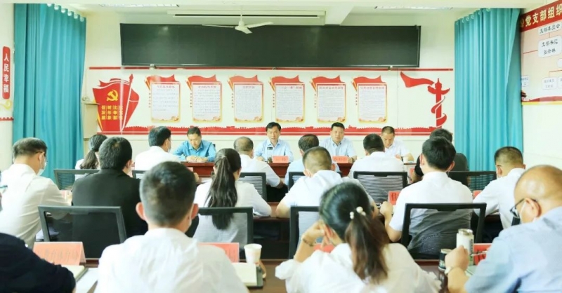 华坪县委书记王峥调研督导疫情防控工作