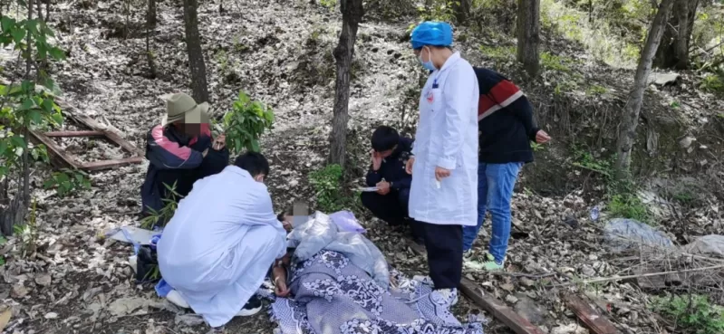 群众突发心脏病，玉龙民警及时援助转危为安