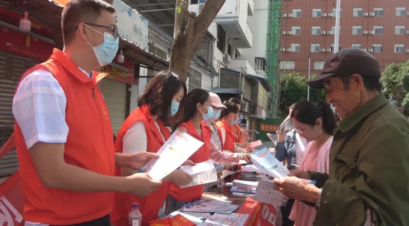 华坪县开展第34个爱国卫生月暨爱国卫生运动70周年主题宣传活动