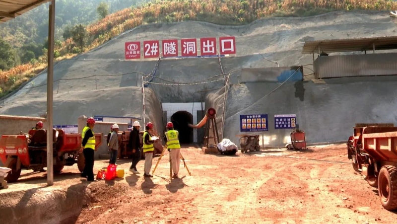 华坪县观音岩库区提水工程2号隧洞顺利贯穿