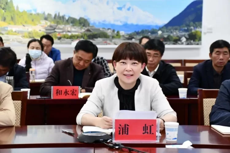 浦虹到市信访局接待来访群众