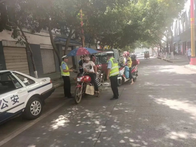 华坪警方铁腕整治摩托车“飙车炸街”违法行为