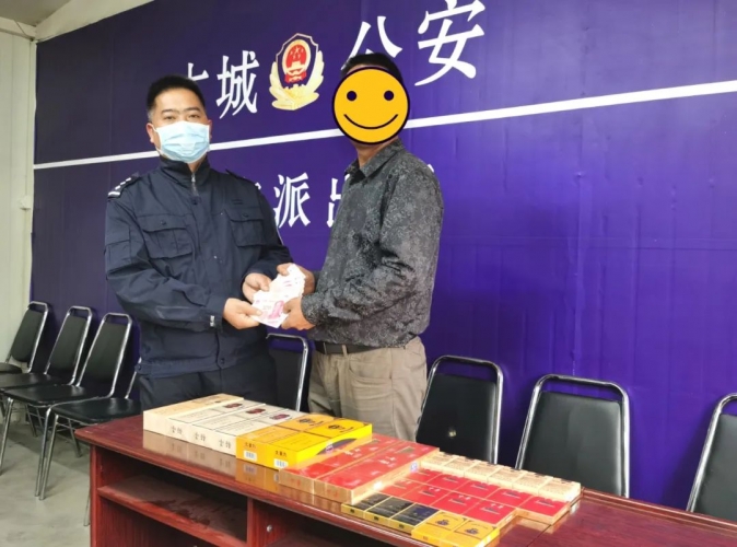 车内2万多元现金财物被盗！丽江古城公安迅速破案获锦旗