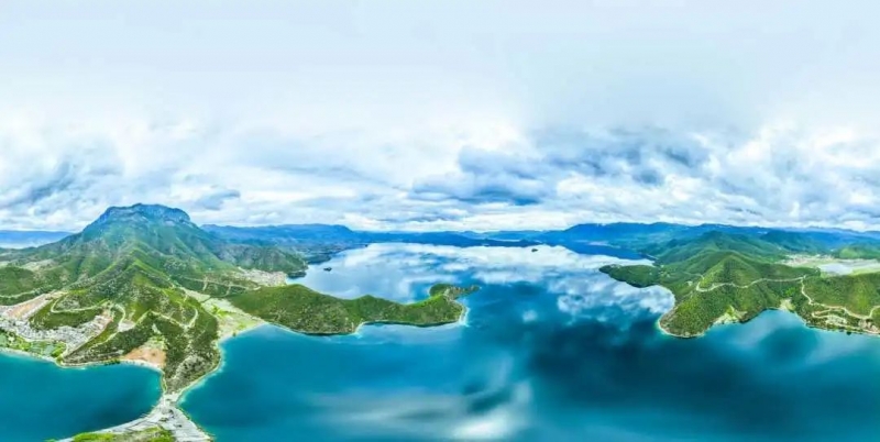 壁纸上新！雨后的泸沽湖美如“天空之境”