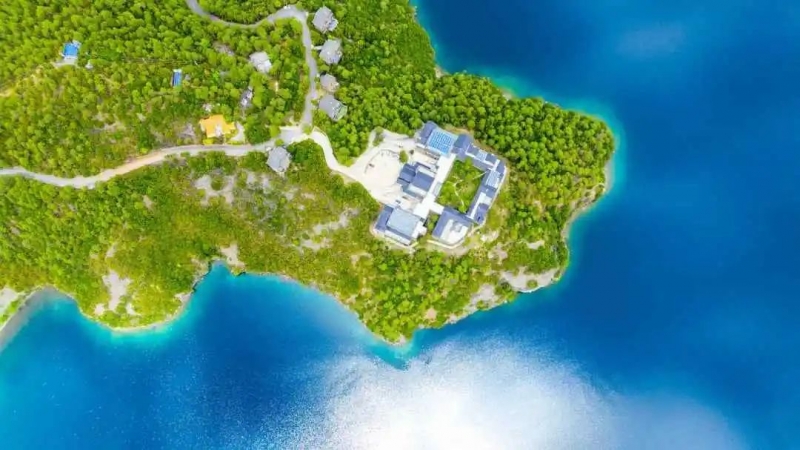 壁纸上新！雨后的泸沽湖美如“天空之境”