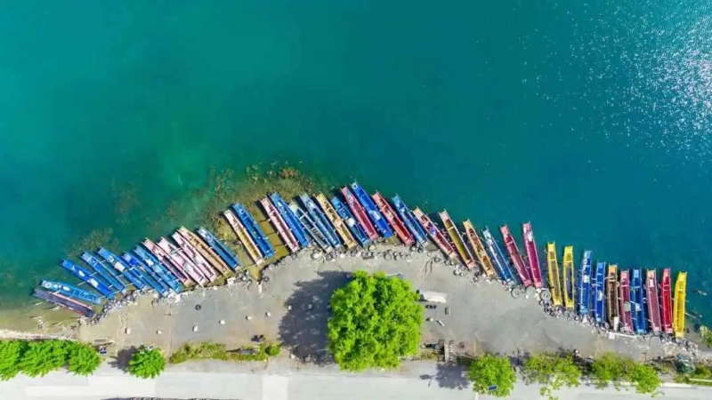 壁纸上新！雨后的泸沽湖美如“天空之境”