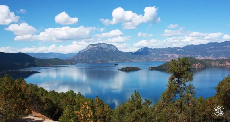 壁纸上新！雨后的泸沽湖美如“天空之境”