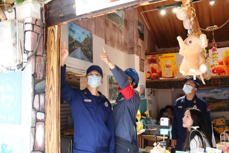 保障古城消防安全 消防&amp;电力强强联手，联合执法“1 1＞2”  (3).jpg