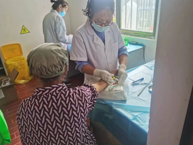 永胜县六德乡为老年人免费体检 把健康服务送到百姓家门口