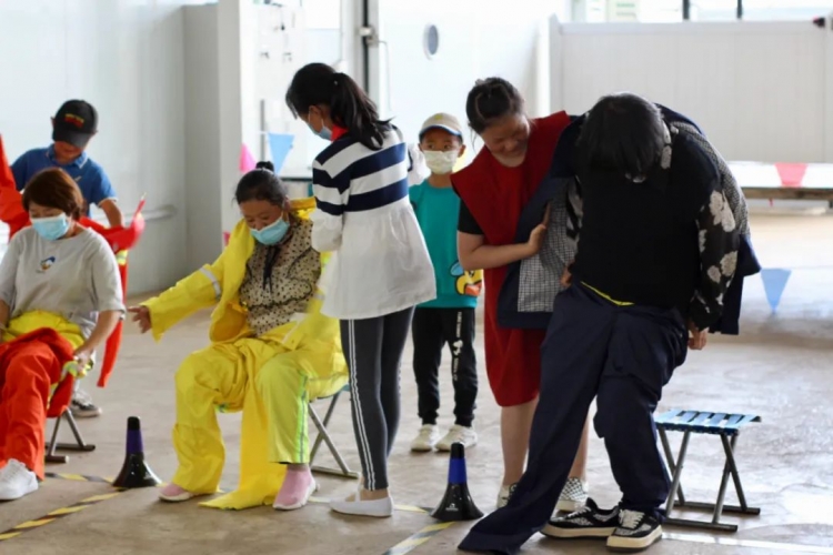 古城区投控集团：大手牵小手，陪孩子一起过六一 (3).jpg