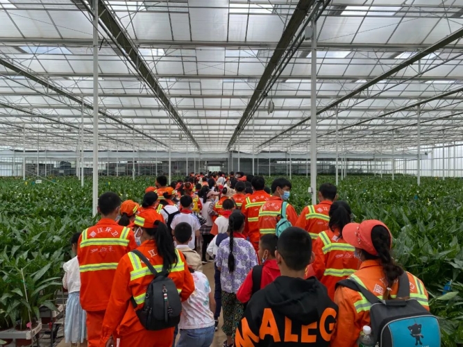 古城区投控集团：大手牵小手，陪孩子一起过六一 (9).jpg