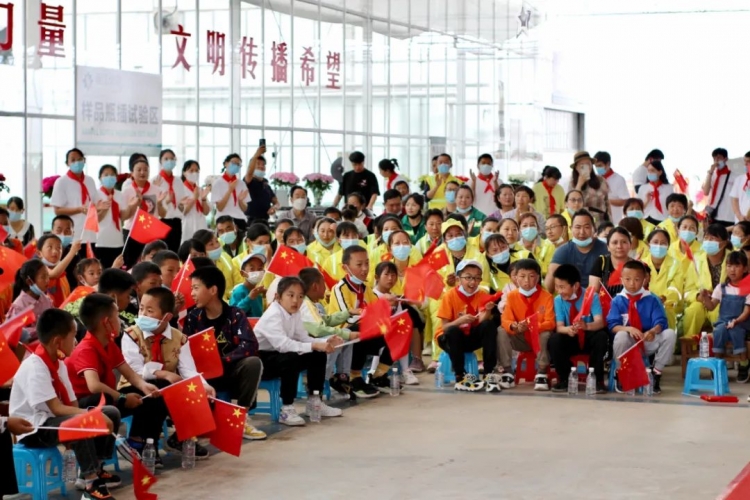 古城区投控集团：大手牵小手，陪孩子一起过六一 (11).jpg