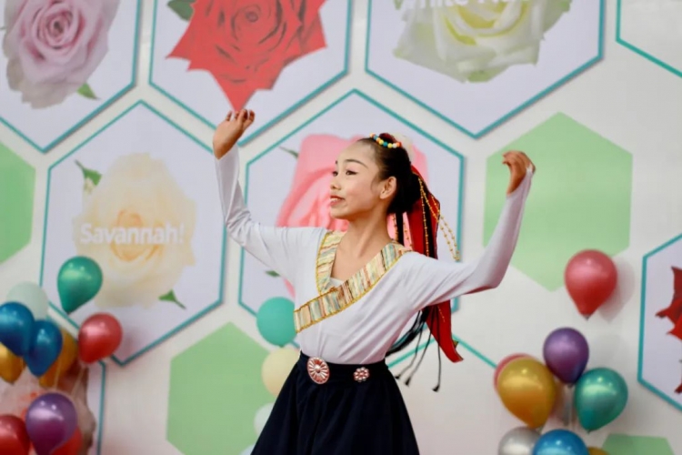 古城区投控集团：大手牵小手，陪孩子一起过六一 (14).jpg