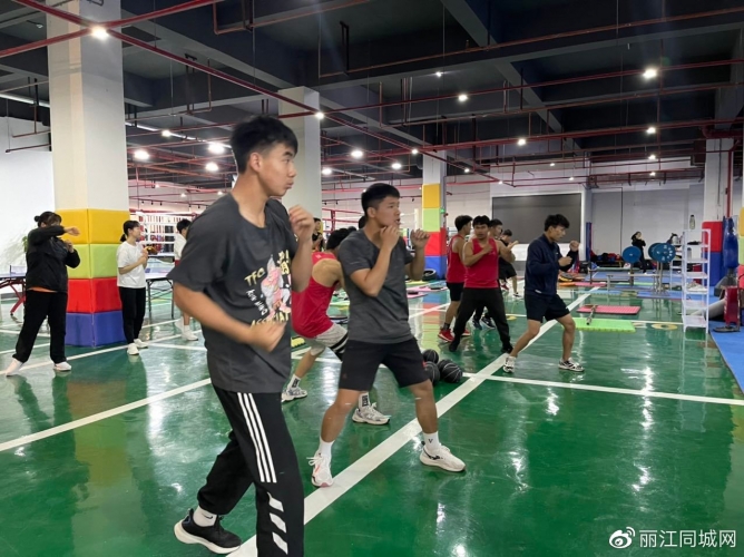 4名选手首次代表丽江参加省运会拳击比赛，多名队员在这家搏击俱乐部 (1).jpg