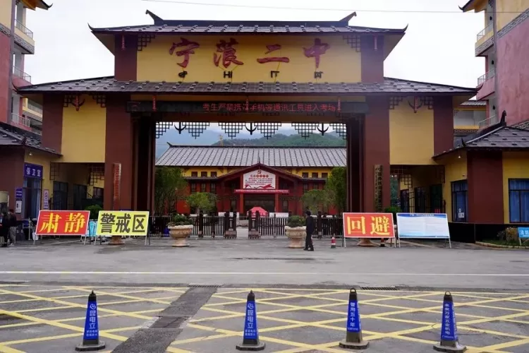 你逐梦，我守护！宁蒗公安护航中考进行时