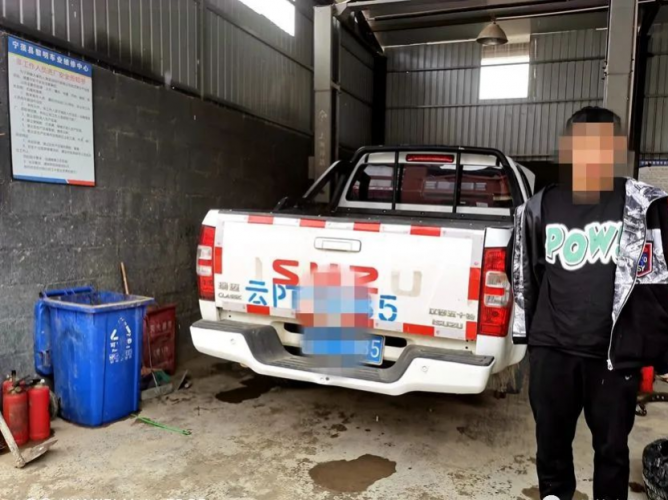 接连两起 宁蒗县城有人撞坏路灯、护栏后悄悄离去…… (4).png