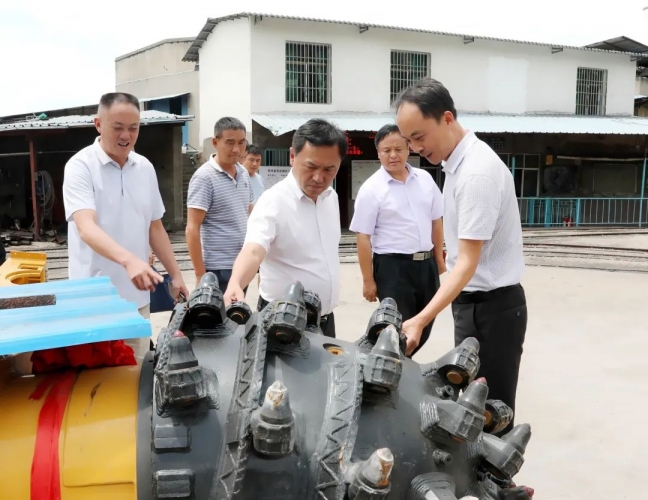 华坪县委书记王峥到部分煤矿企业和县煤管局现场调研