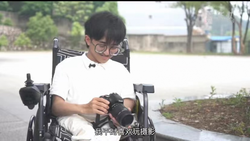 “扭扭车男孩”， 毕业旅行来丽江吧！ 我们诚挚欢迎！