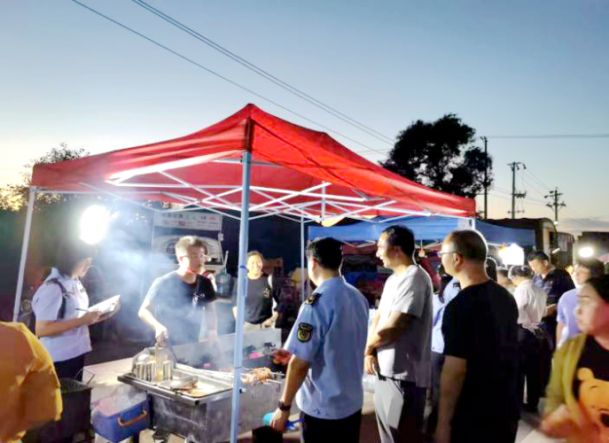 出动执法人员8人次，共检查小吃摊点55家 永胜县全力守护网红夜市食品安全