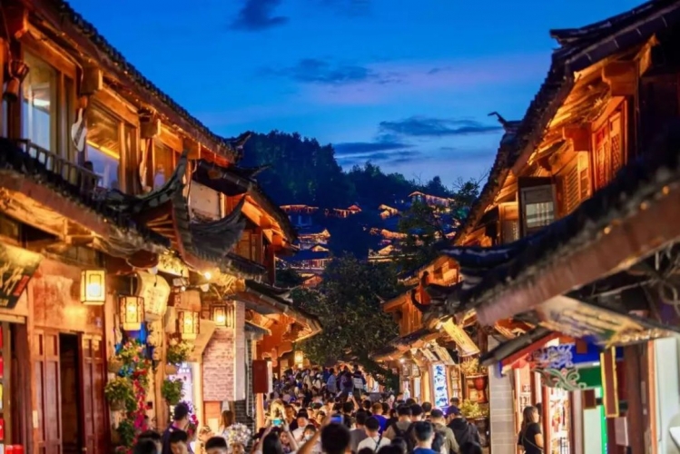 中国日报报道《丽江出台建设世界文化旅游名城提升“文化丽江”品牌三年行动计划》