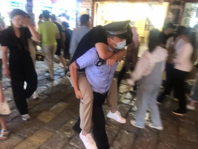 处理游客求助200余起 古城派出所竭力为来丽游客提供优质服务