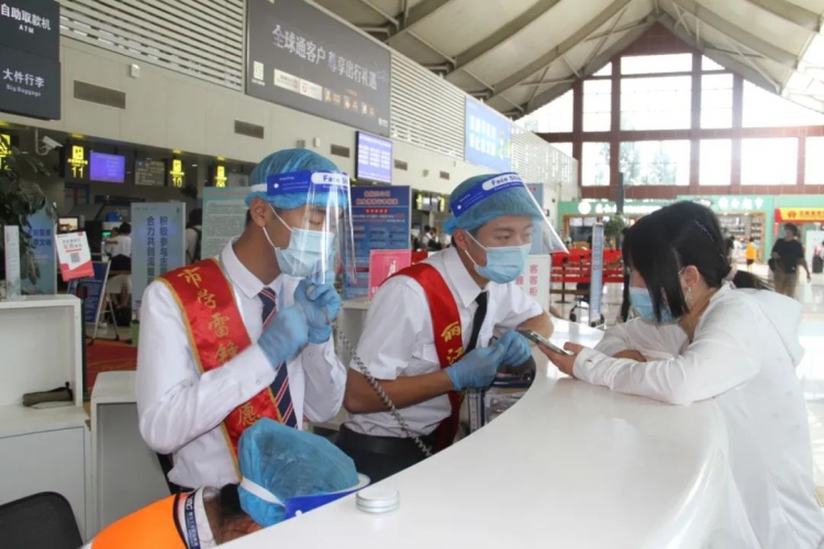 丽江机场连续11天单日保障旅客突破1.5万人次