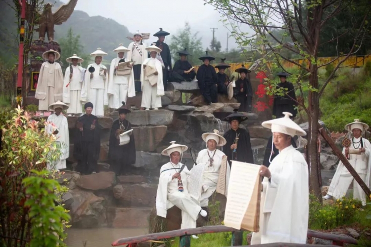 丽江宁蒗又添一景区——泸沽湖旅游线路上的丽江宁蒗毕摩谷景区开门迎客