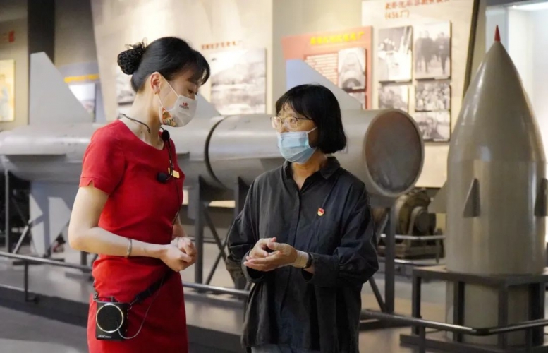 张桂梅老师带领女高学生到攀枝花参观学习