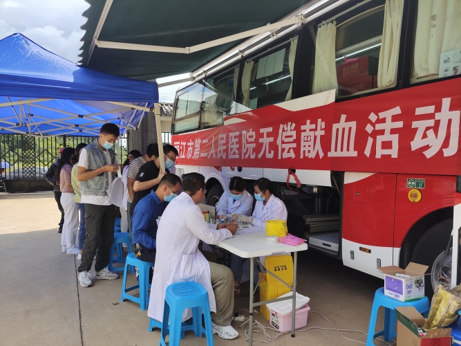 热血聚爱！心丽江市第二人民医院开展无偿献血活动