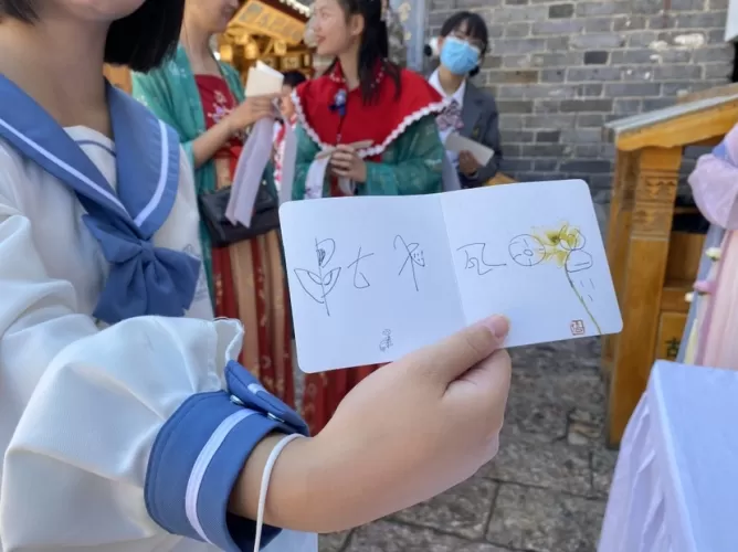 沿着丽江古城的石板路  沉浸式互动推开诗意国风之门