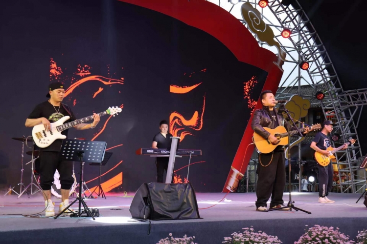 在丽江古城，体验国风与红色文化的碰撞  筑牢“红色国魂”