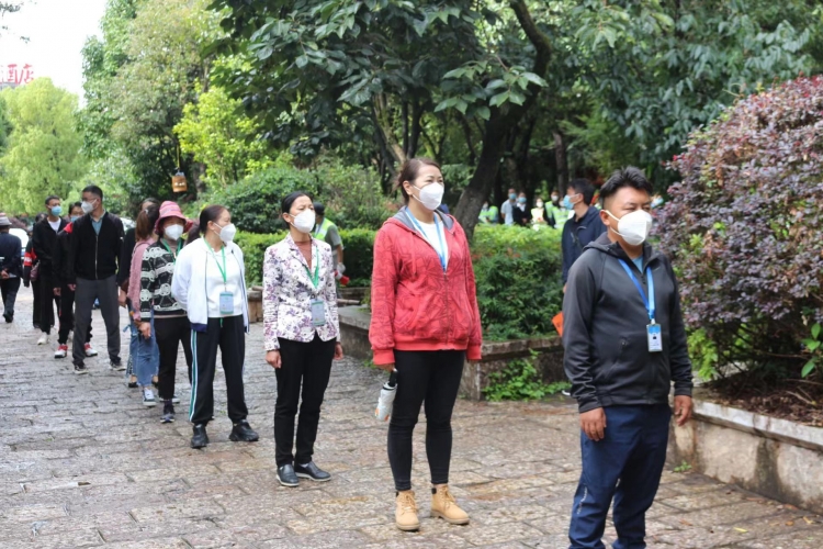 以练备战 以练筑防  丽江古城景区开展了2022年度暑期新冠肺炎疫情防控联合应急演练 (10).jpg