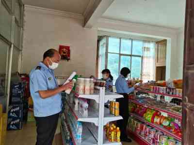 永胜县永北市场监管所开展农村假冒伪劣食品专项整治行动