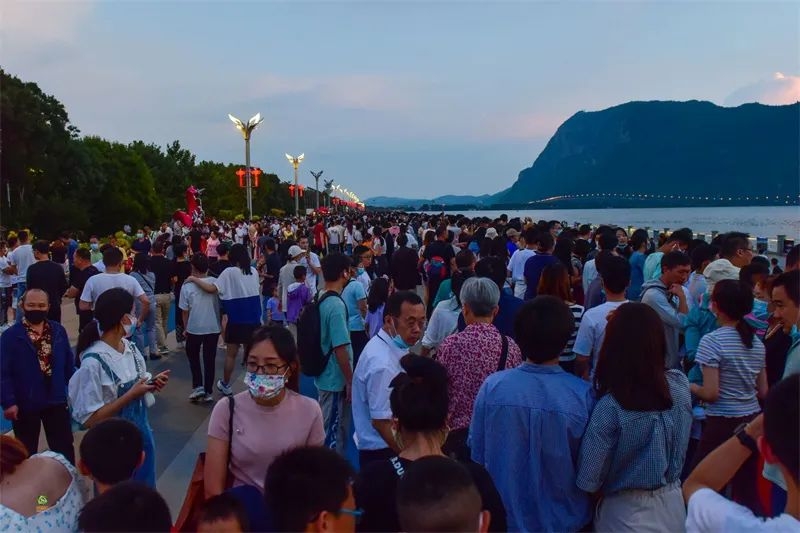 搞清楚：游客不去某个景区，不是游客不来云南！