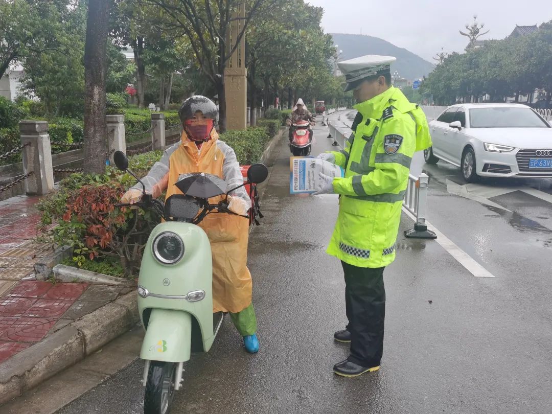 古城公安交警集中开展电动自行车“两率”专项整治