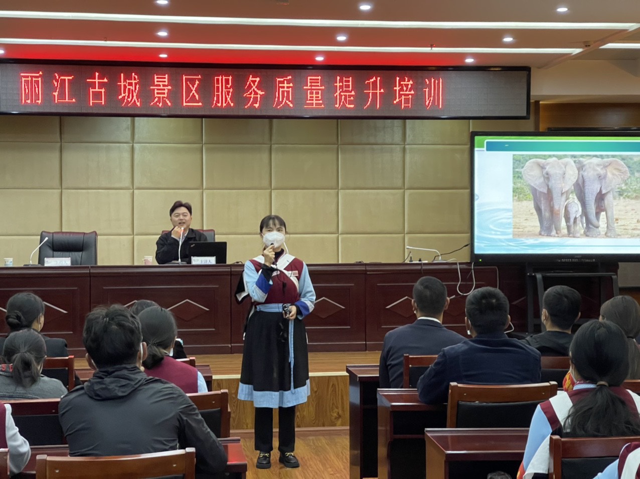 用心沟通！丽江古城景区开展服务质量提升培训会 (4).jpg