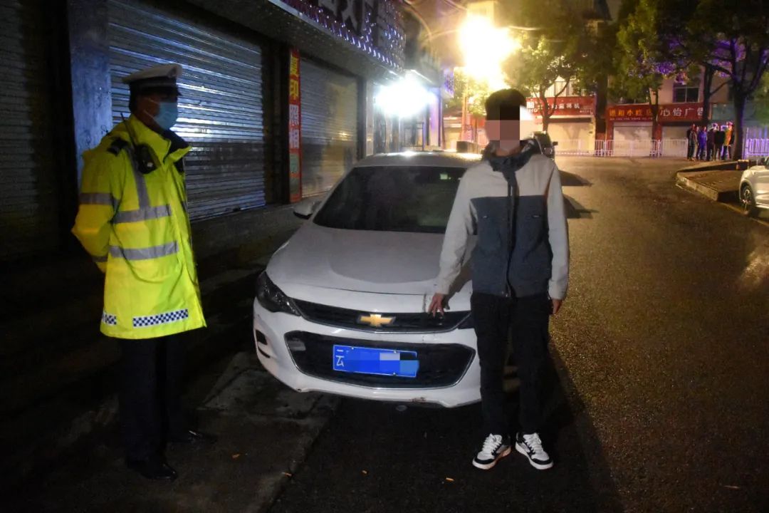 酒驾追尾，又让同车人酒驾挪车，这哥俩的操作也是醉了？