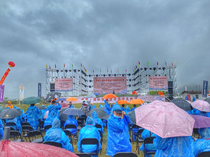 中秋去露营！中国丽江首届房车露营文化节启幕 (1).jpg