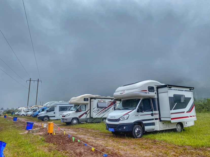 中秋去露营！中国丽江首届房车露营文化节启幕 (4).jpg