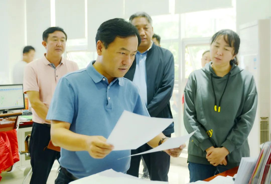 华坪县召开防汛减灾调度会议 (2).jpg