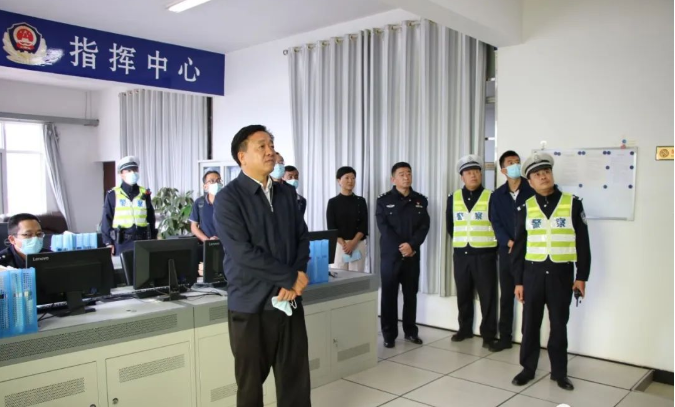 永胜县委书记和永宏到永胜县公安局交警大队调研道路交通安全管理工作