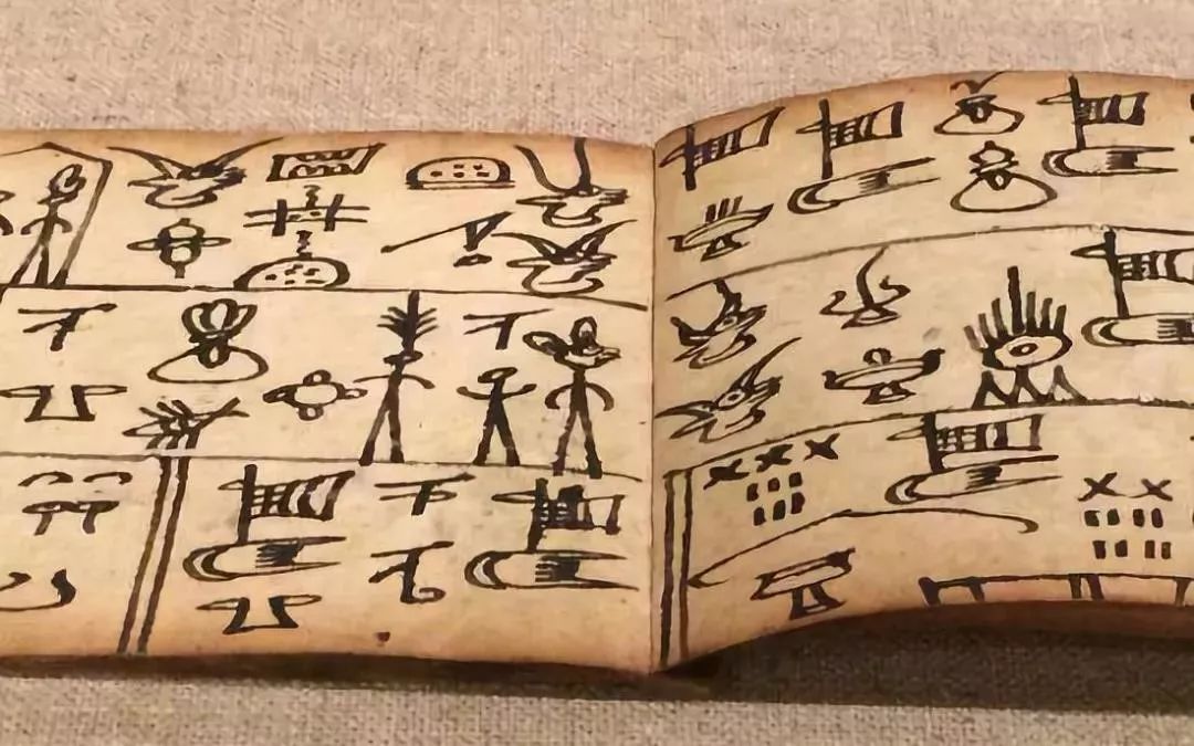 丽江姑娘在马尔代夫：居民和游客争相体验学写东巴文