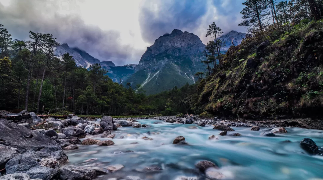 赵立坚点赞丽江 网友纷纷发文表达对丽江的向往……