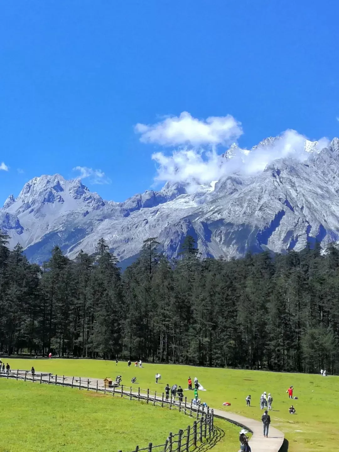 赵立坚点赞丽江 网友纷纷发文表达对丽江的向往……