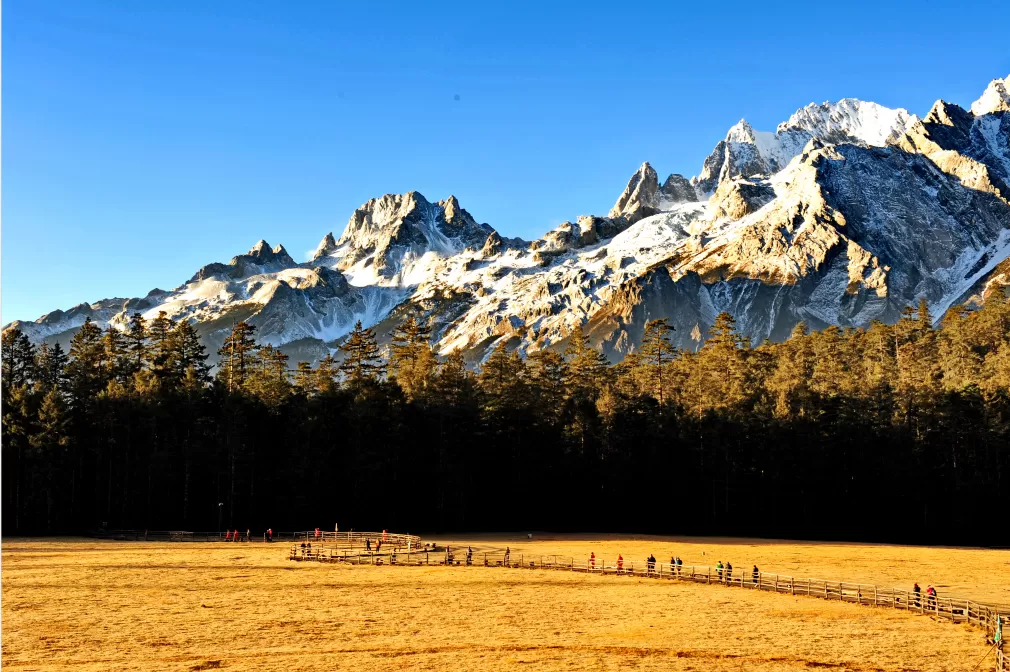 赵立坚点赞丽江 网友纷纷发文表达对丽江的向往……