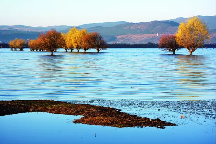 赵立坚点赞丽江 网友纷纷发文表达对丽江的向往……