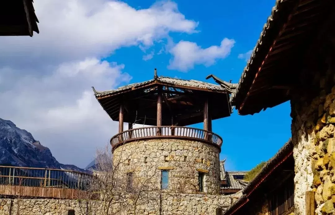 赵立坚点赞丽江 网友纷纷发文表达对丽江的向往……