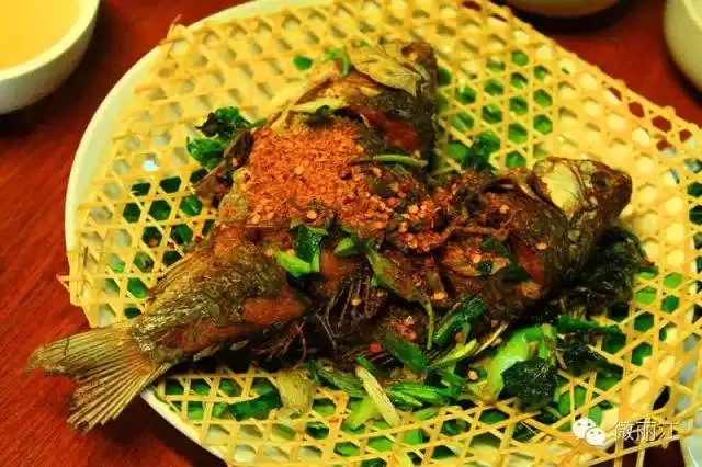 赵立坚点赞丽江 网友纷纷发文表达对丽江的向往……