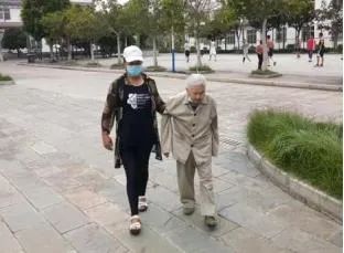 一名流浪老人落户永胜 享受特困供养待遇 (2).jpg