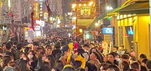 韩国首尔万圣节踩踏事故致120人死亡 人数恐进一步上升